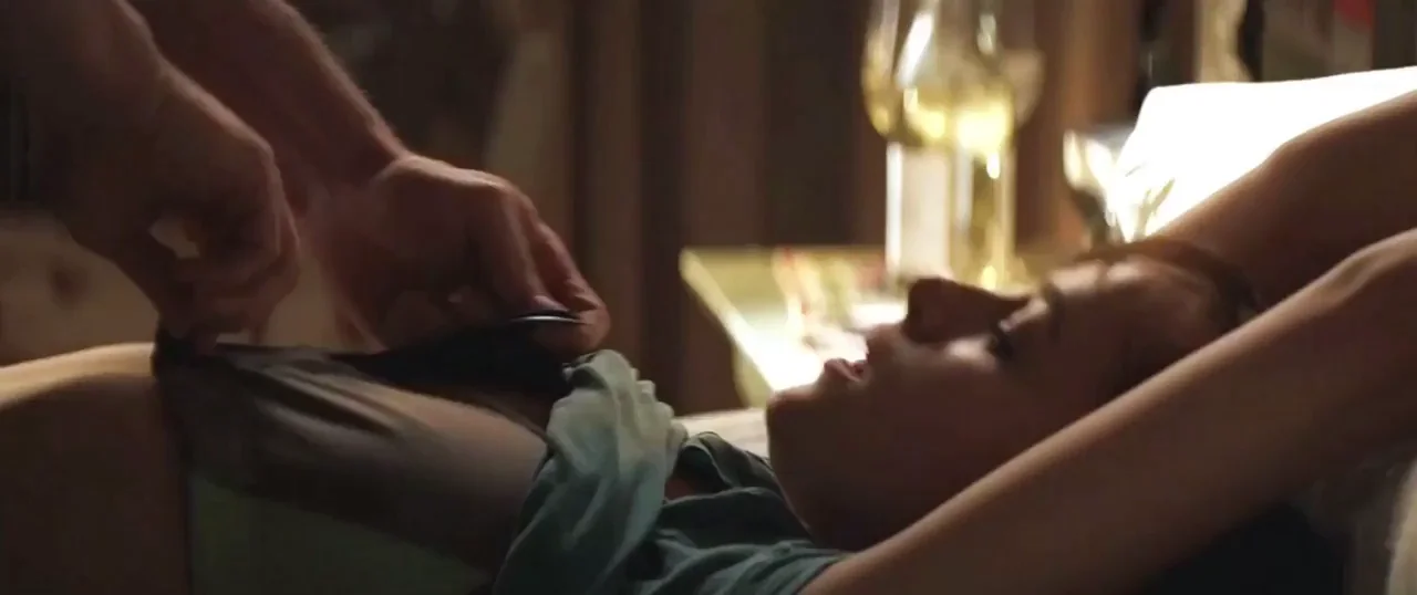 Dakota Johnson's boobs reveal in "Fifty Shades Of Grey"(smooth SLOMO)