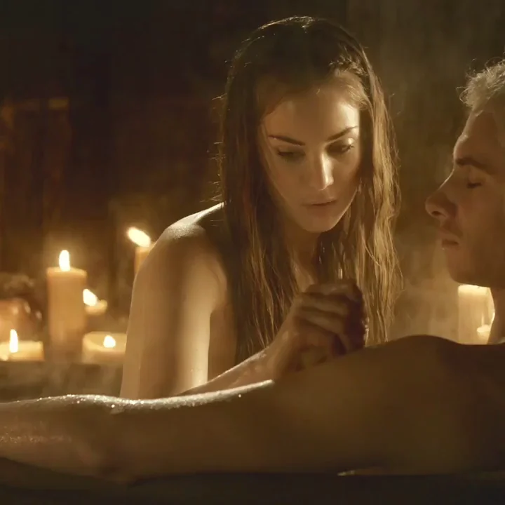 🔥 Roxanne McKee's Steamy GoT Bath Tease S01E04 🍑