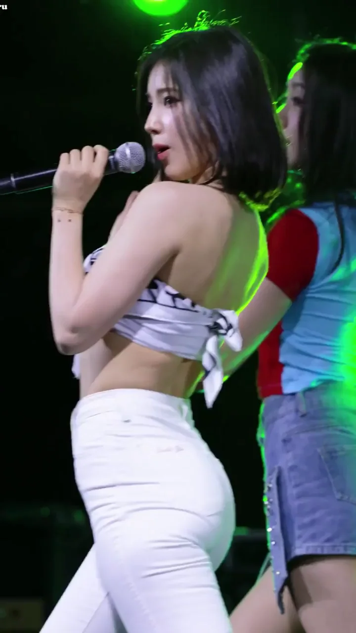 🔥 ALICE Sohee's Juicy Ass Shaking on Stage 💦🍑