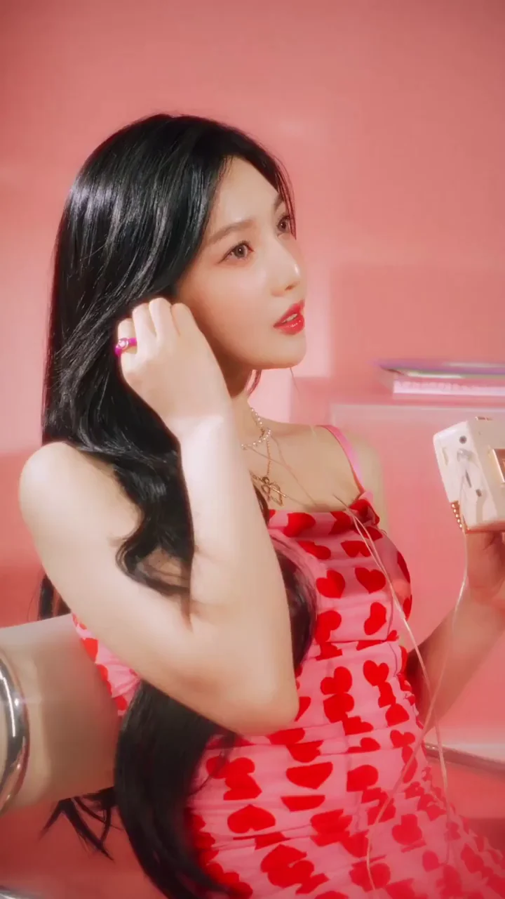 Red Velvet Slutty Tease 🔥💋