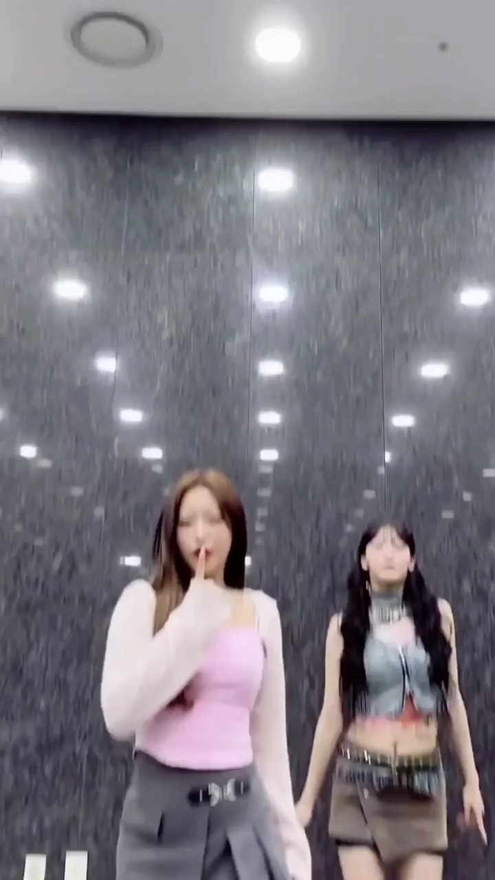 Loossemble - Hyeju & Fmr. Nmixx - Jini