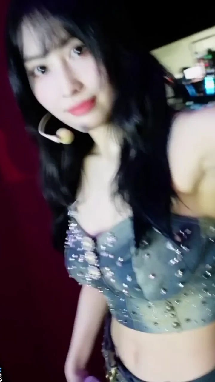TWICE - Momo