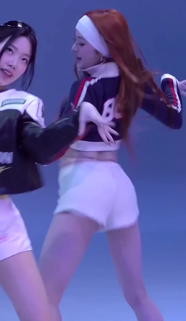 LE SASERAFIM - YUNJIN