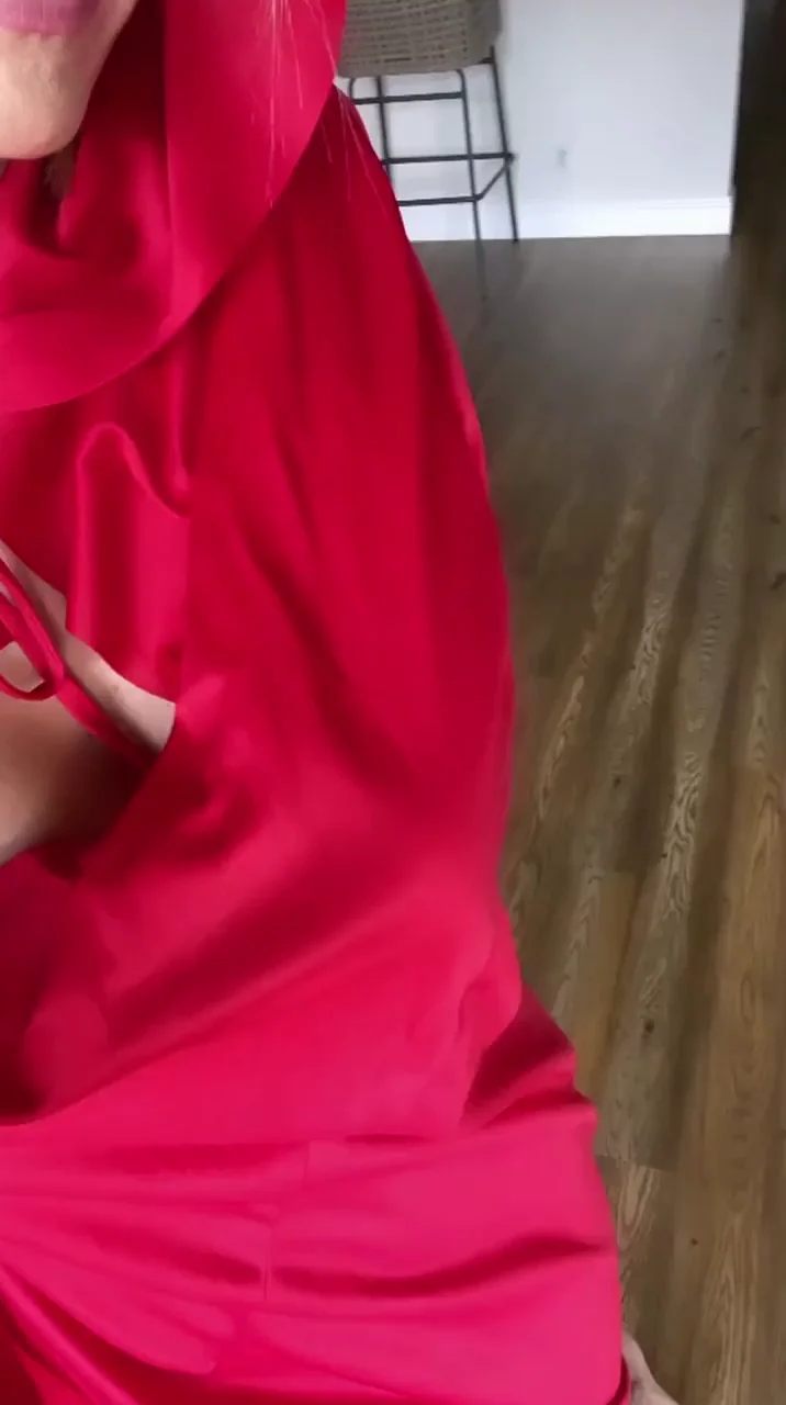 Big Bad Wolf Hunt: MILF's Massive Tits in Red Cape Tease 🫦🍒🐺