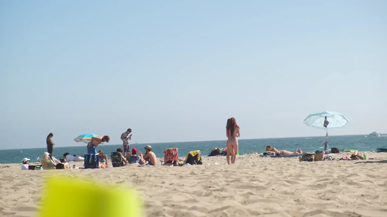 My friend stole my bikini in front of everyone at the beach! 😁±