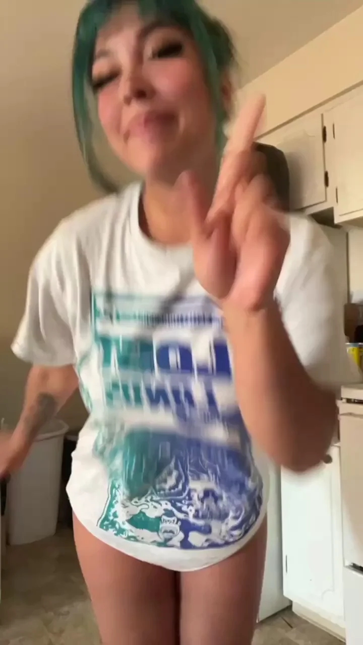 🟢 That Slutty TikTok Girl with Massive Tits & Juicy Ass 🍑💦