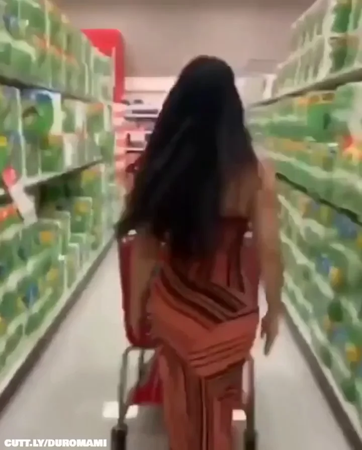 Cheeky PAWG Flashes Massive Booty in Grocery Aisle Tease