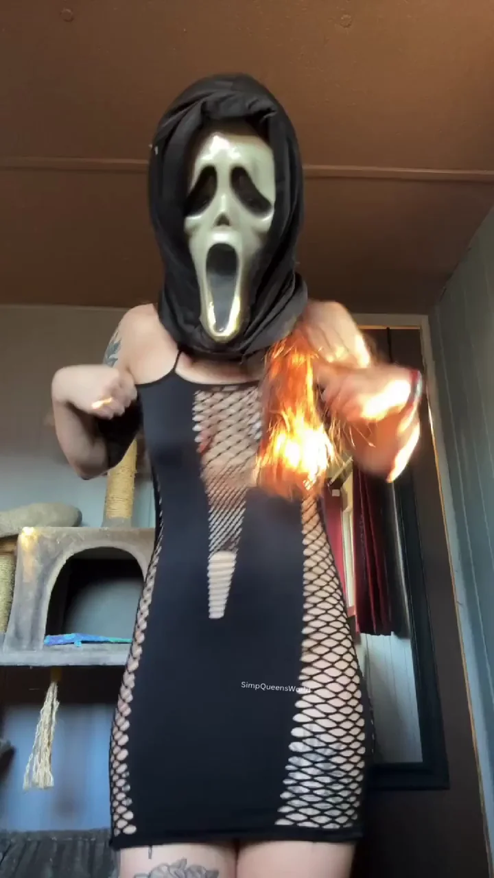 🔪 Scream Queen Huntin' Her Next Fuck Victim 😈🍑