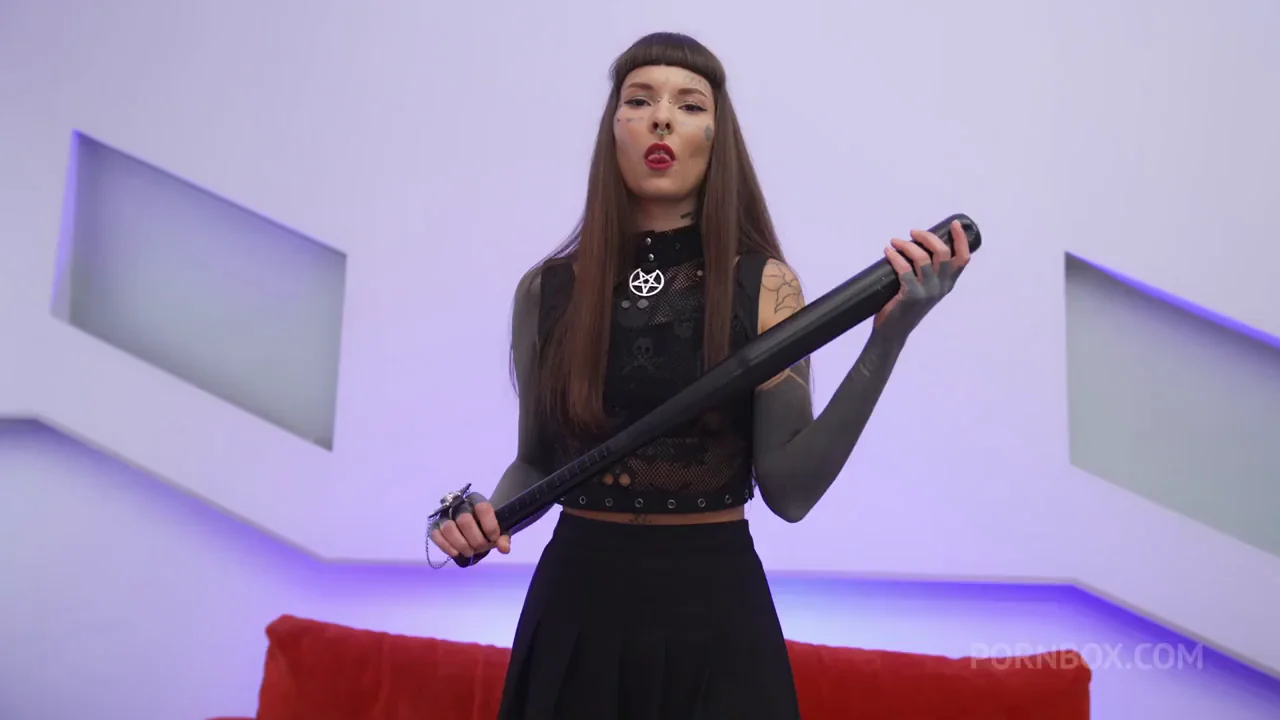 Goth babe loves rough anal
