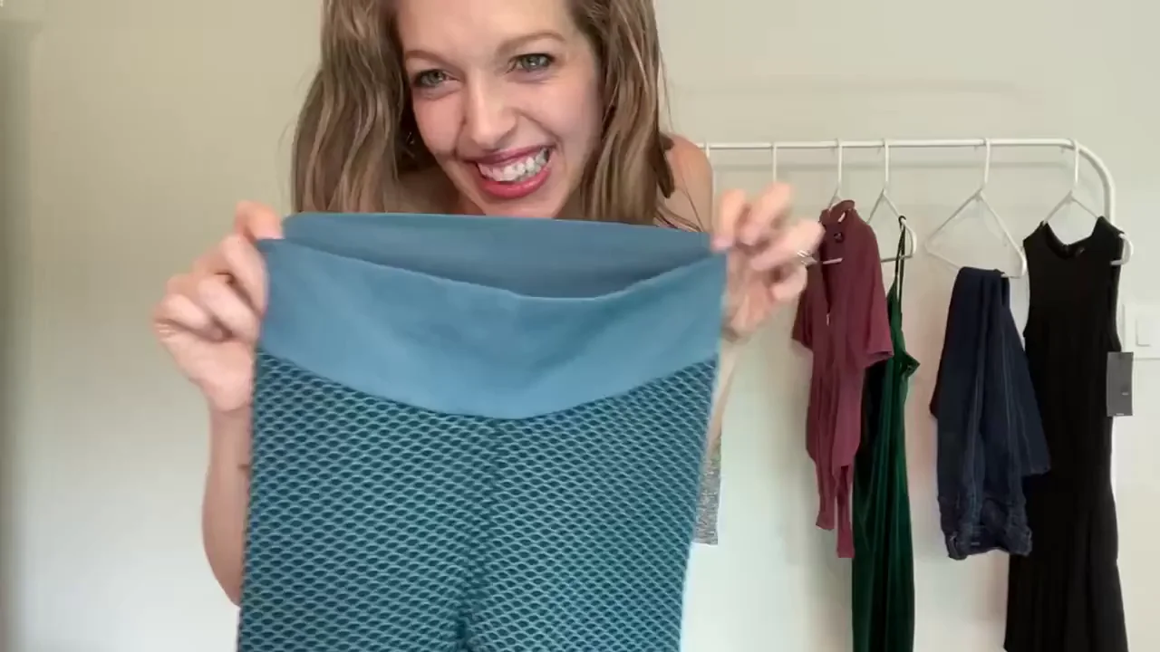 Preggo MILF Struggles into Tight Pre-Pregnancy Yoga Pants 😍🍑🤰