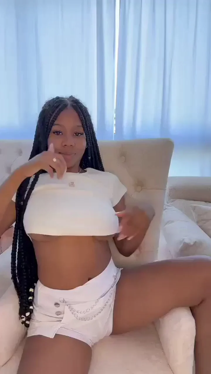 Thick Ebony Babe Twerkin' Ass Ready to Smother Your Face 💦🍑