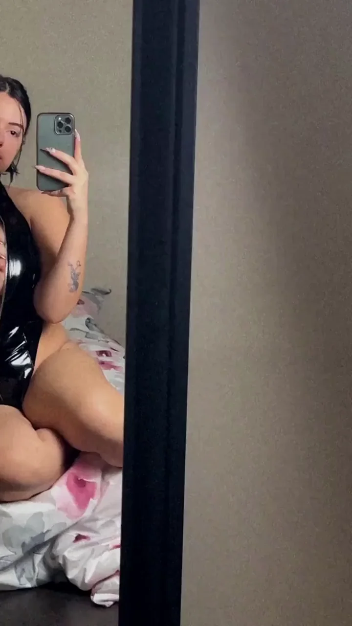 Thick goth girl, Suck or Squeeze?
