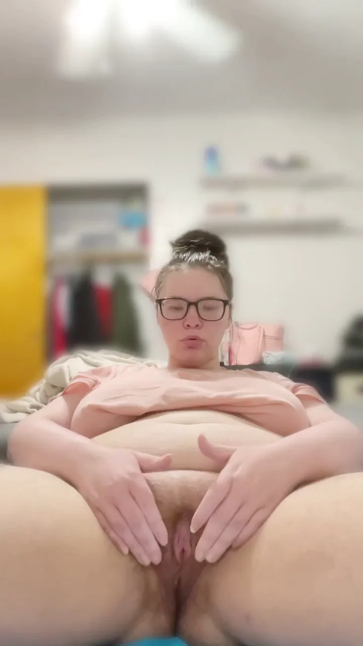 Come watch me spread my pink pussy for you 😁