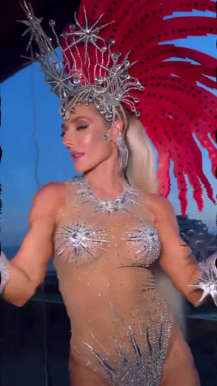 Monique Alfradique's Juicy Brazilian Ass Dance 🔥🍑