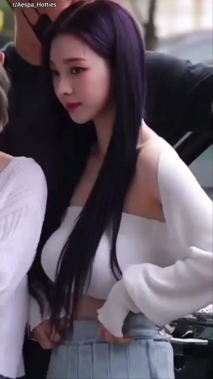 🔥 Aespa Karina's Sexy K-Pop Tease 💋