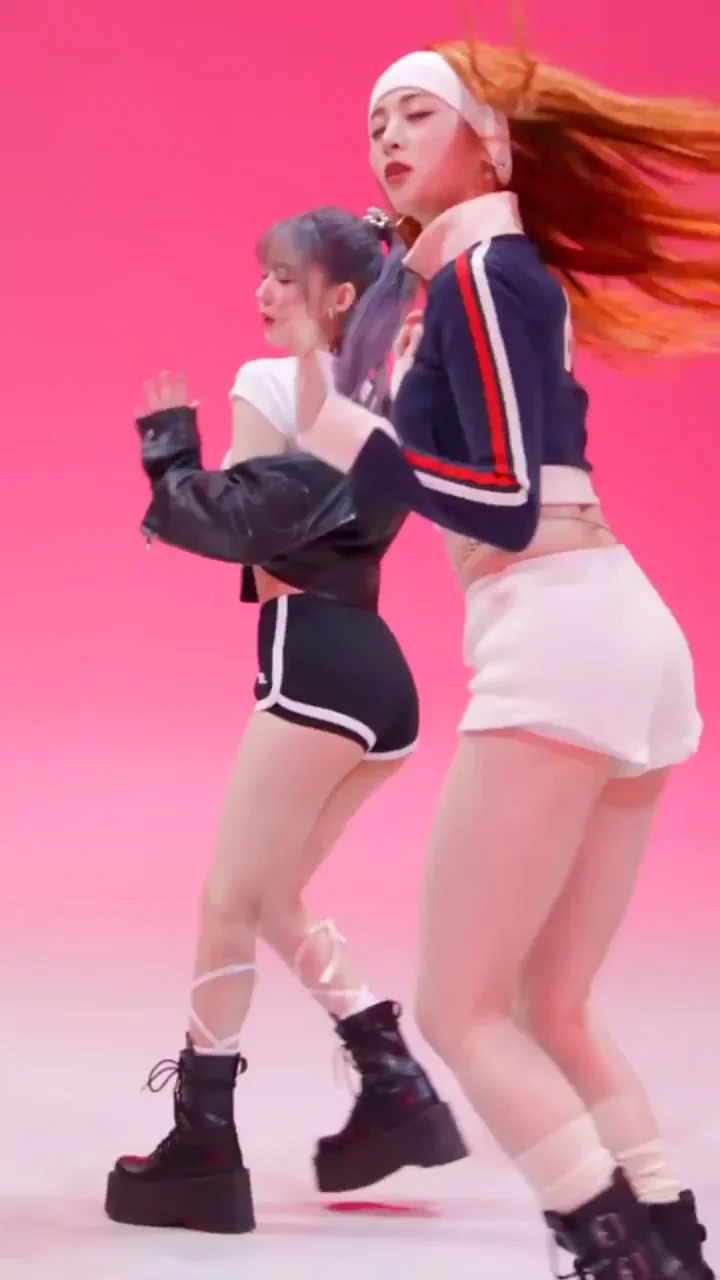 LESSERAFIM - Sakura