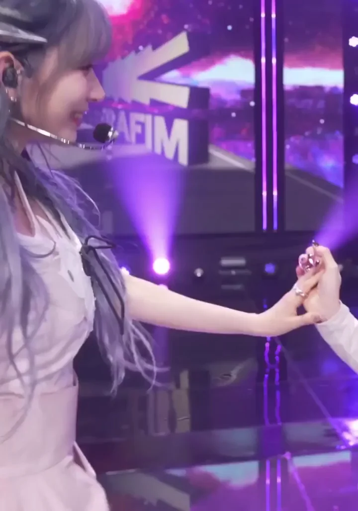 🔥 LE SSERAFIM Sakura, Kazuha, Yunjin & Chaewon Tease in Tight Outfits 😈💦
