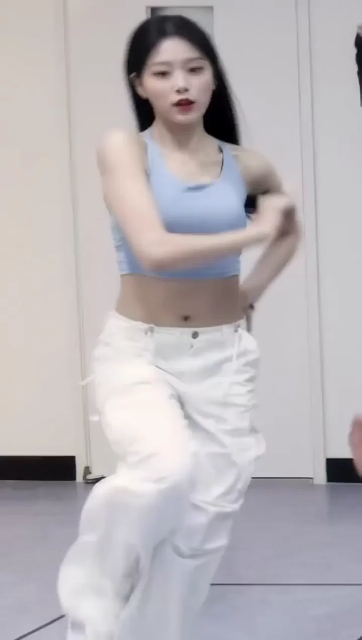Hyunjin - LOOSSEMBLE