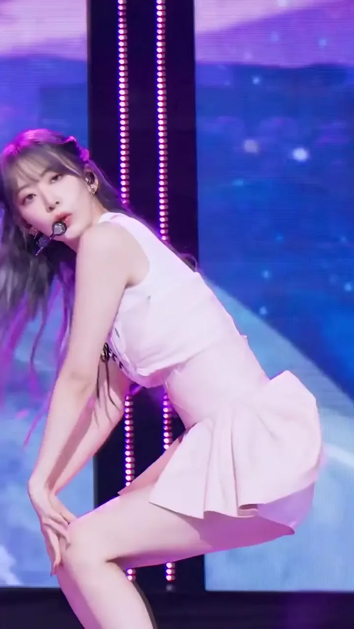 SAKURA - LE SSERAFIM
