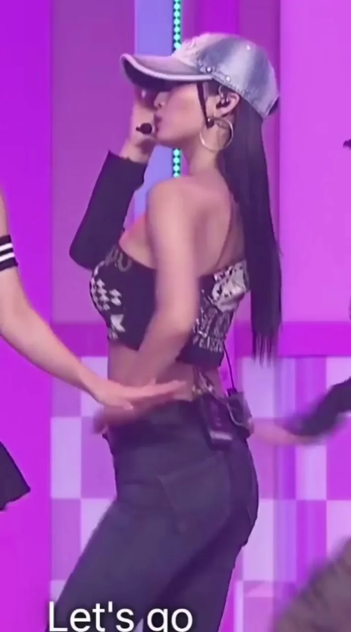 TWICE - Momo