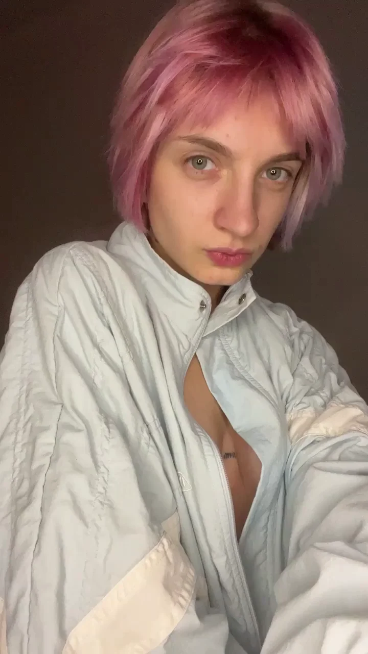 gurls like me are flashing there boobs