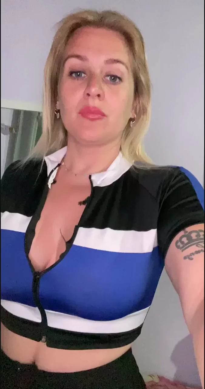 🔥 Blue Top Barely Containing This MILF's Massive Tits 💦
