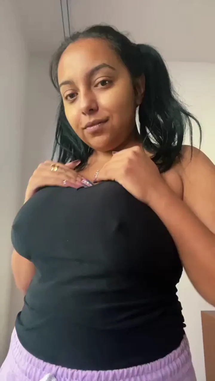 Ebony Babe's Massive Natural Tits Tease 🍫💦