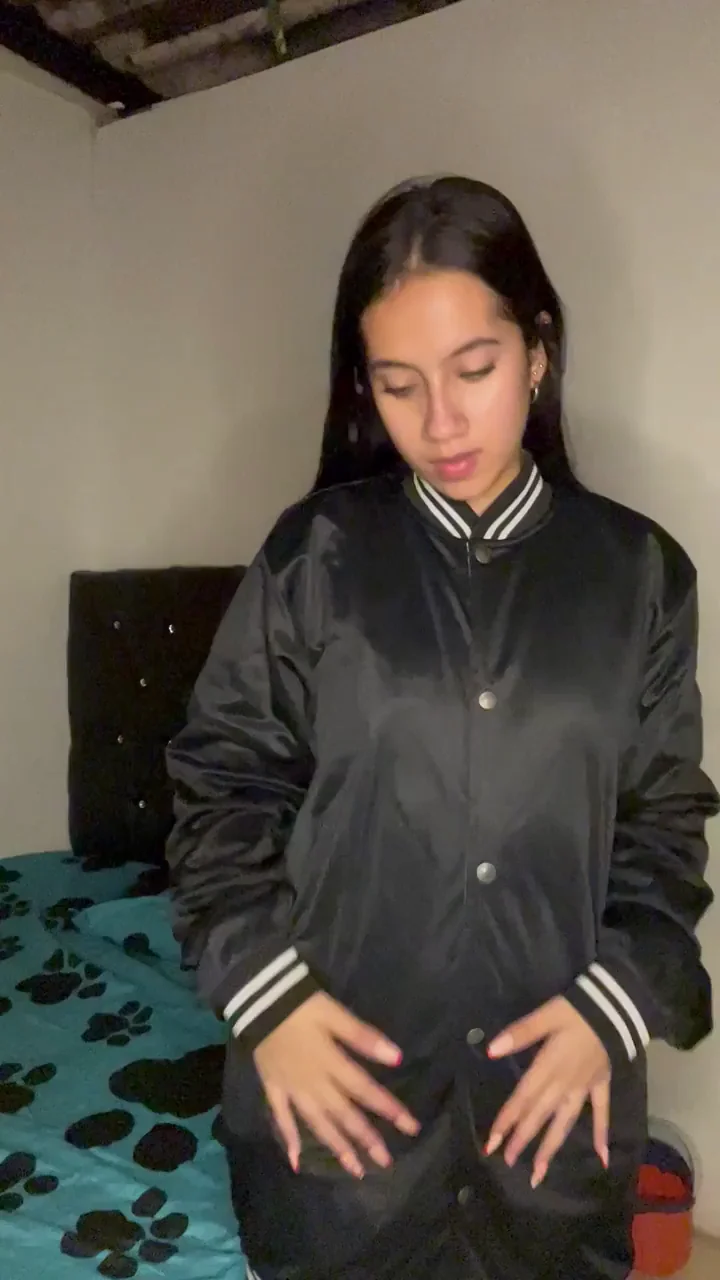 GTA 6 or a 2005 innocent latina?