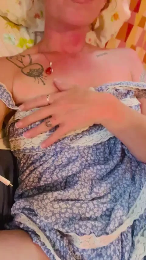 This pussy deserves to be filled. Leave the dress on please|