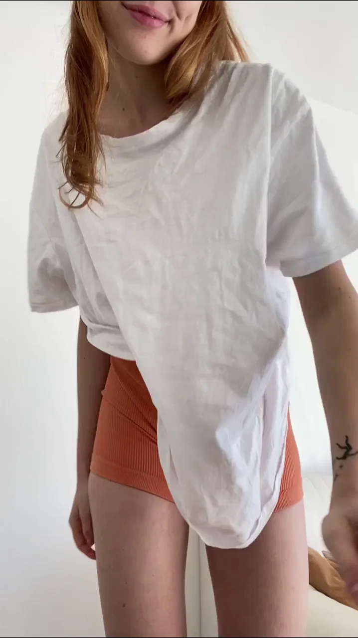 i love showing off my snatched waist [GIF]