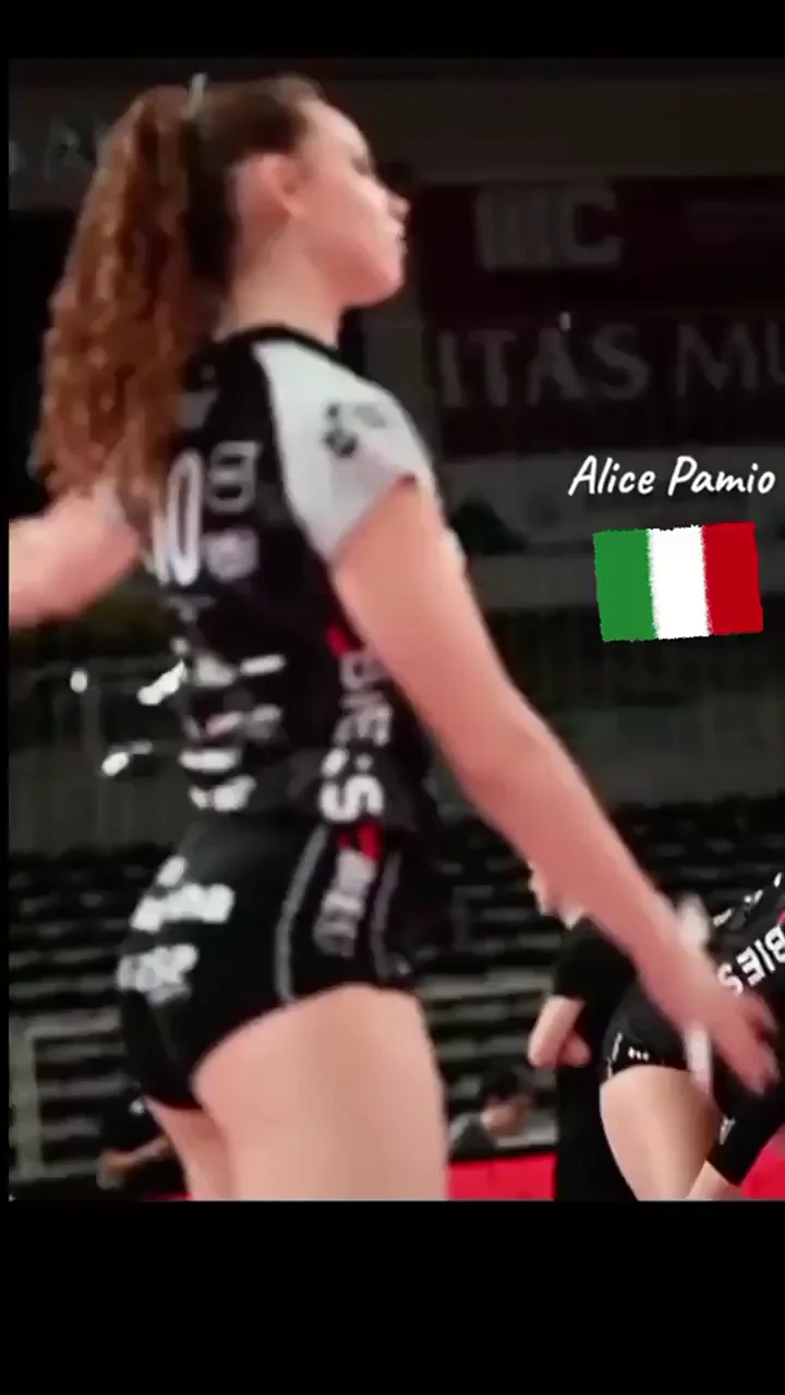 🍑 Alex Pam's Juicy Volleyball Ass Warmup Tease 🔥