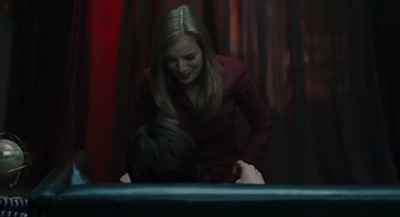 Couch sex scene from movie "Splice" (2009)