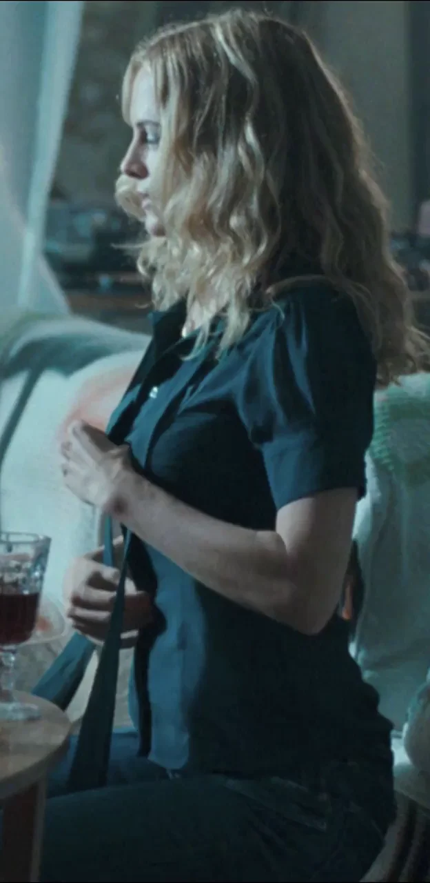 Heather Graham's Teasing Tits in Boogie Woogie 😍👅