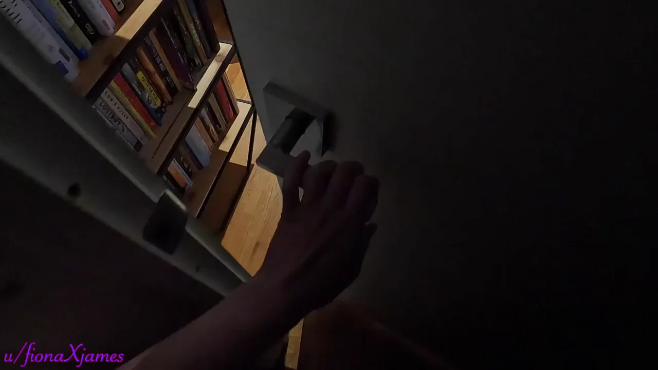 Caught my roomie watching porn.. gave him a warm place to cum 😁Œ