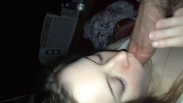 24F Slut Craves Two Texas BBC Bulls for Facefuck Sharing 😈🍆💦