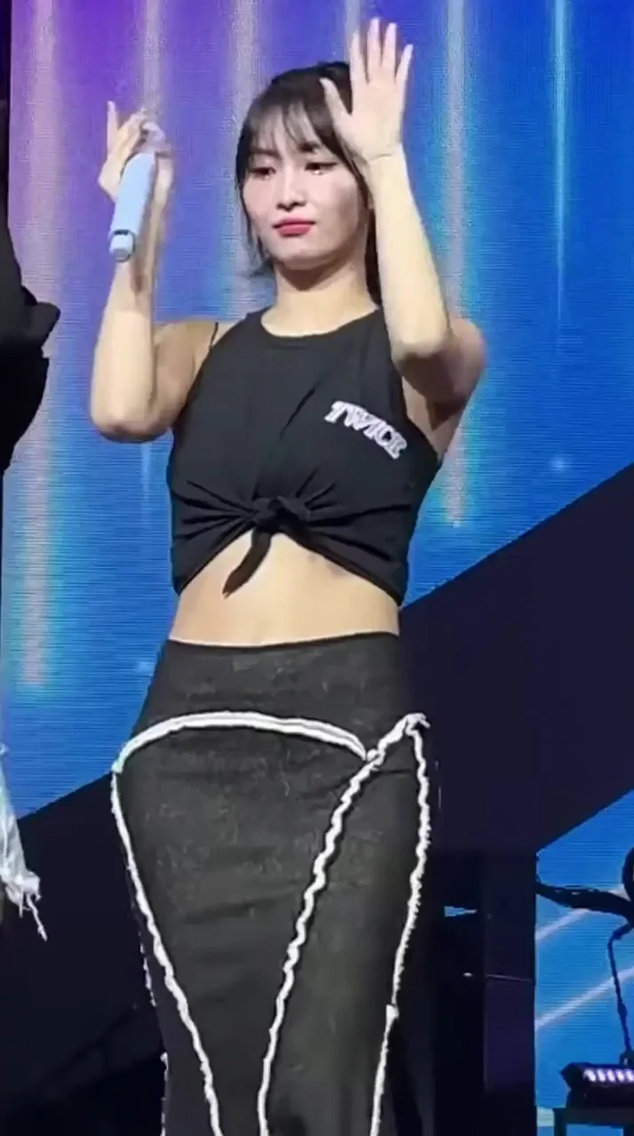 TWICE - Momo