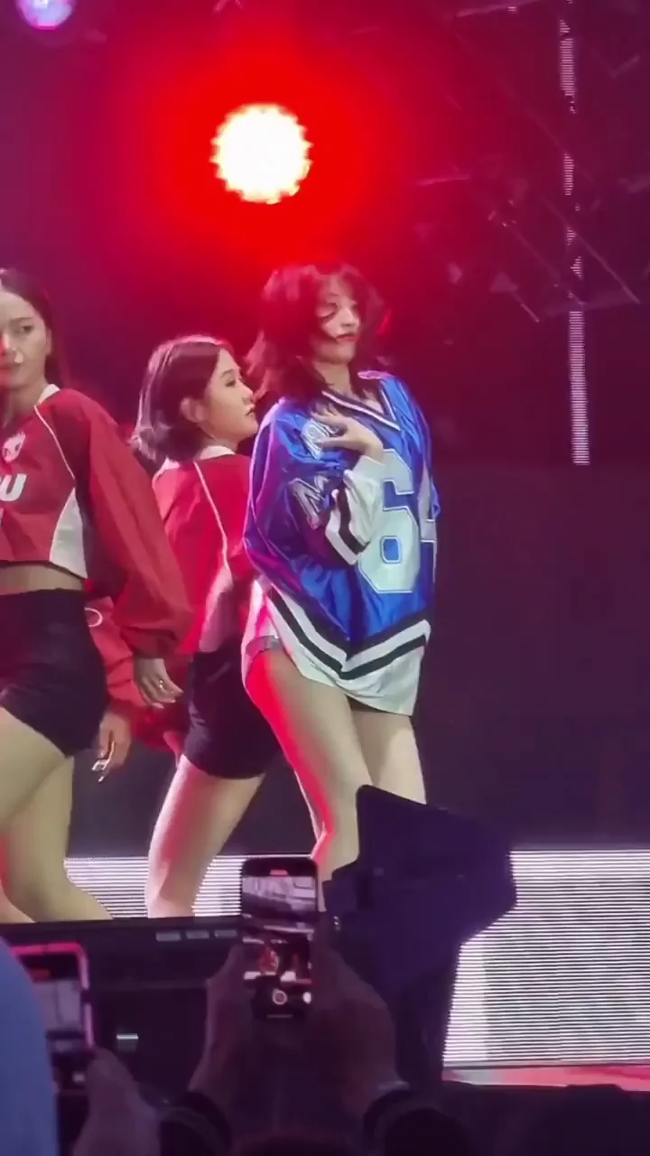 TWICE - Momo