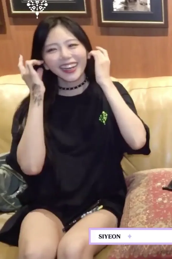 Jiu's Naughty Kpop Tease 😈🔥