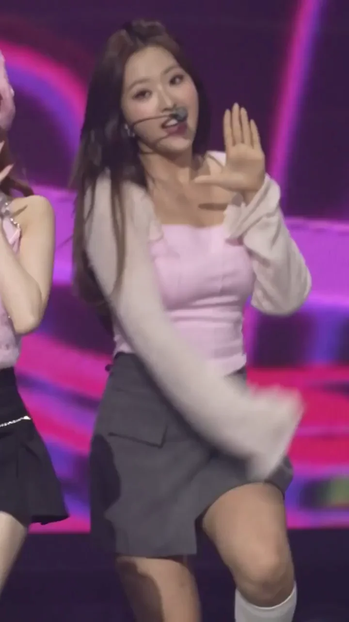 Hyeju's Slutty Skirt Tease: Loossemble Kpop Fap Fuel