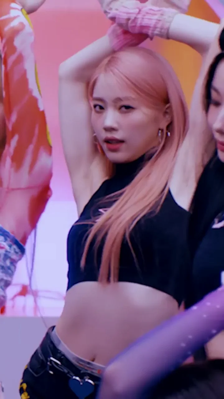 🔥 Kep1er Sluts Xiaoting, Yeseo, Chaehyun & Dayeon Tease in Sexy Dance 😈💦
