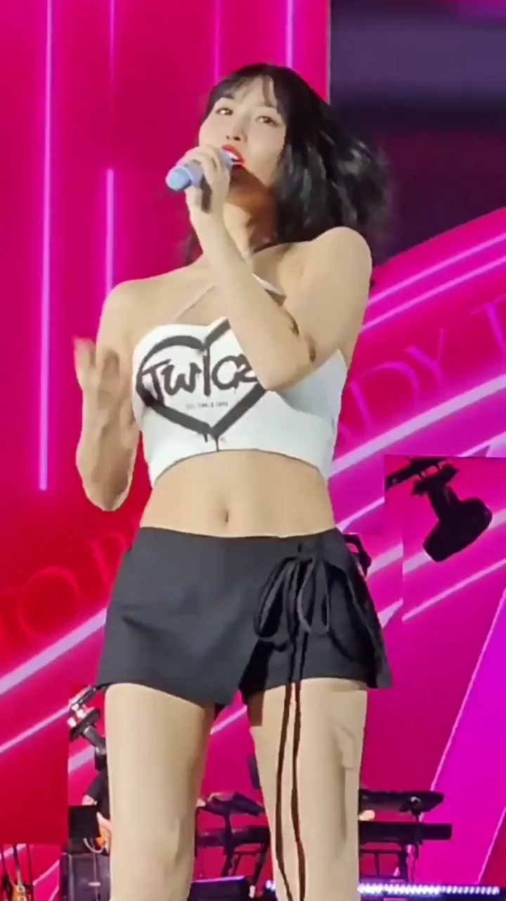 TWICE - Momo