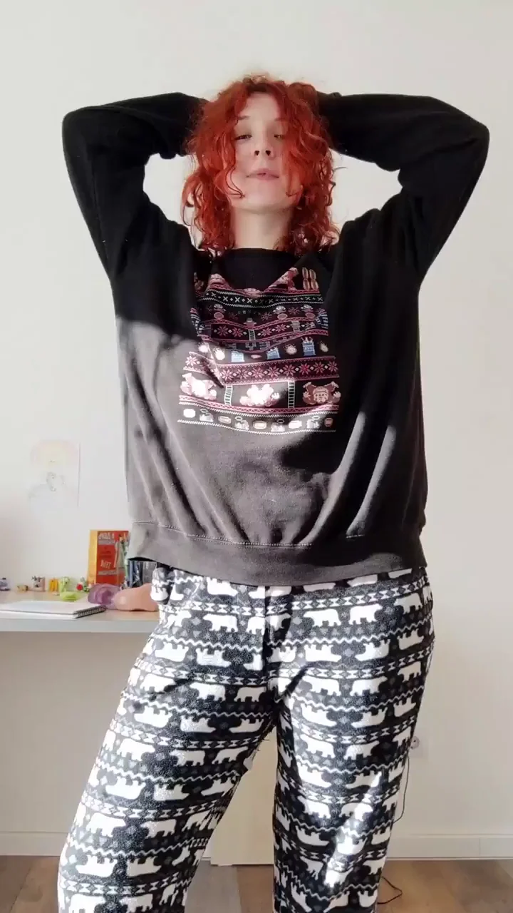 🔥 Slap My Juicy Ass, Daddy! Redhead Tease 😈🍑