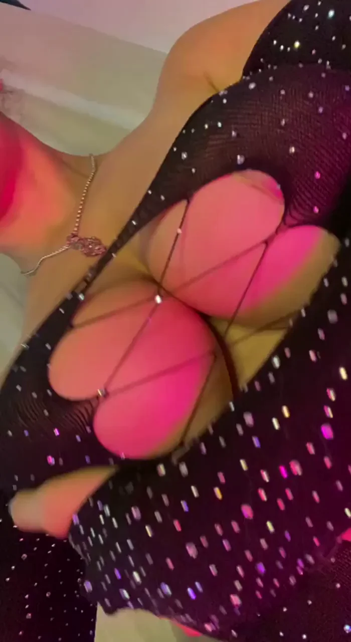 Smother Your Face with My Juicy Tits Baby 💦🍈🍈