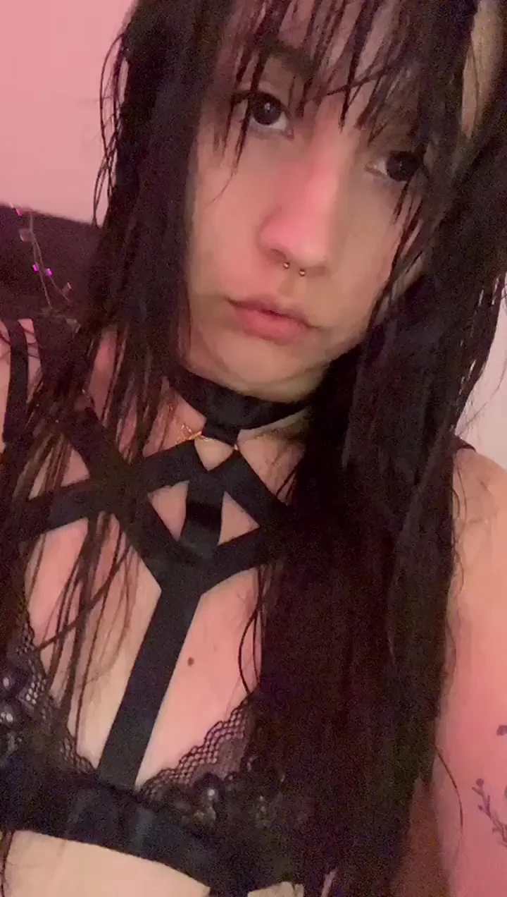 Bad face 😈Sexting/Videocall/JOI/SPH/Custom photos and videos/Cock rate/Femdom. OF FREE. Link in the comments â¤ï¸"ðŸ”¥