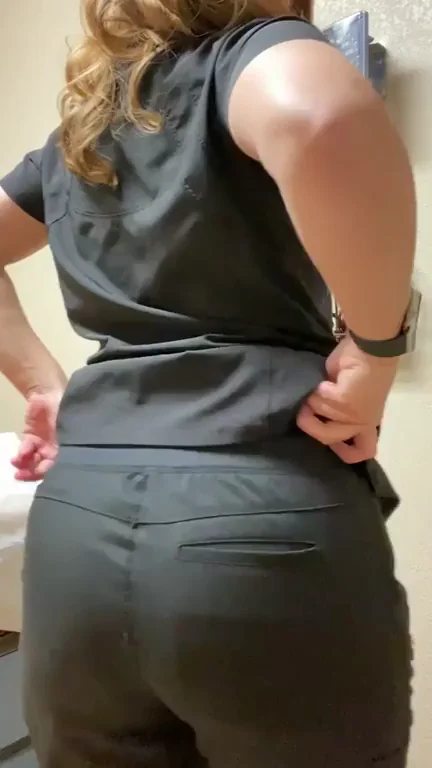 Sneaky Booty Flash for You 😈🍑