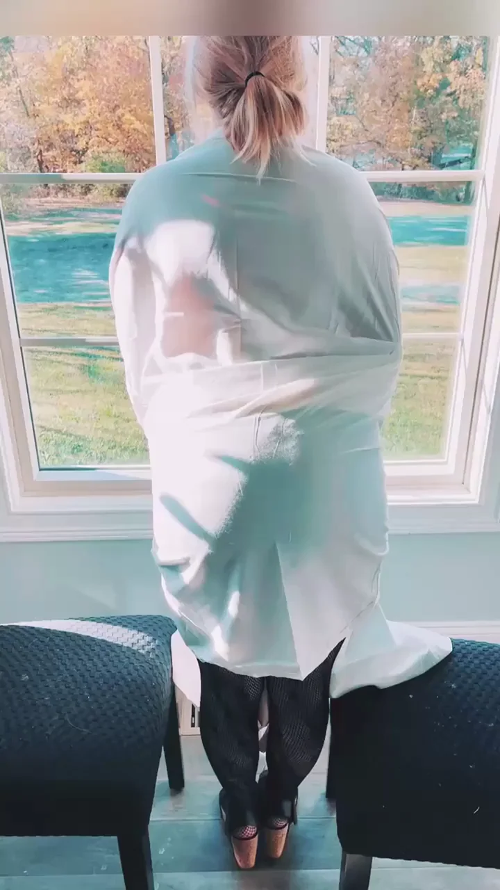 Halloween over .. house is empty .. im sad.. lets fuck