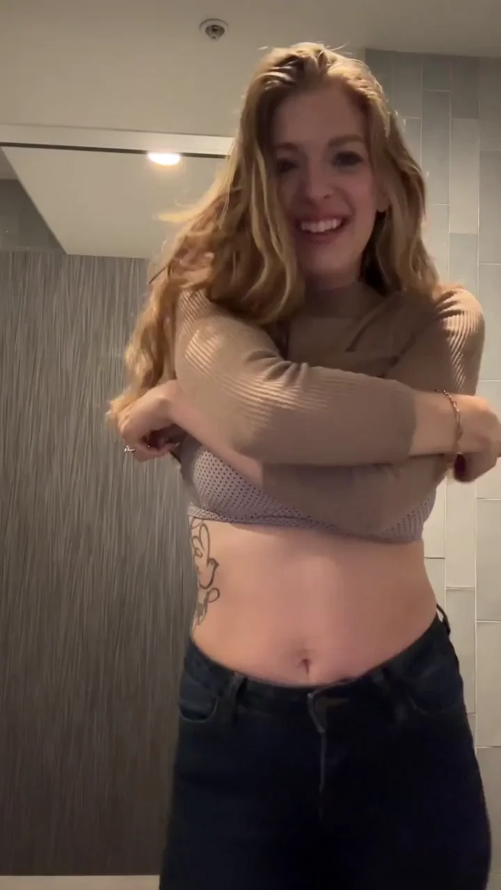MILF Ditches Mom Jeans for Bare Ass Tease