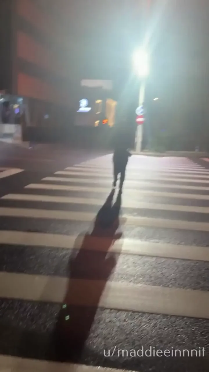 Jingle My Juicy Bells? 😈🍑 Twerk Tease on the Street!