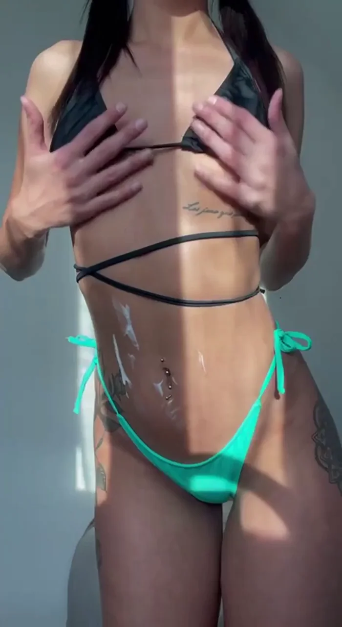 It would be more pleasant if that white thing was your sperm [GIF]