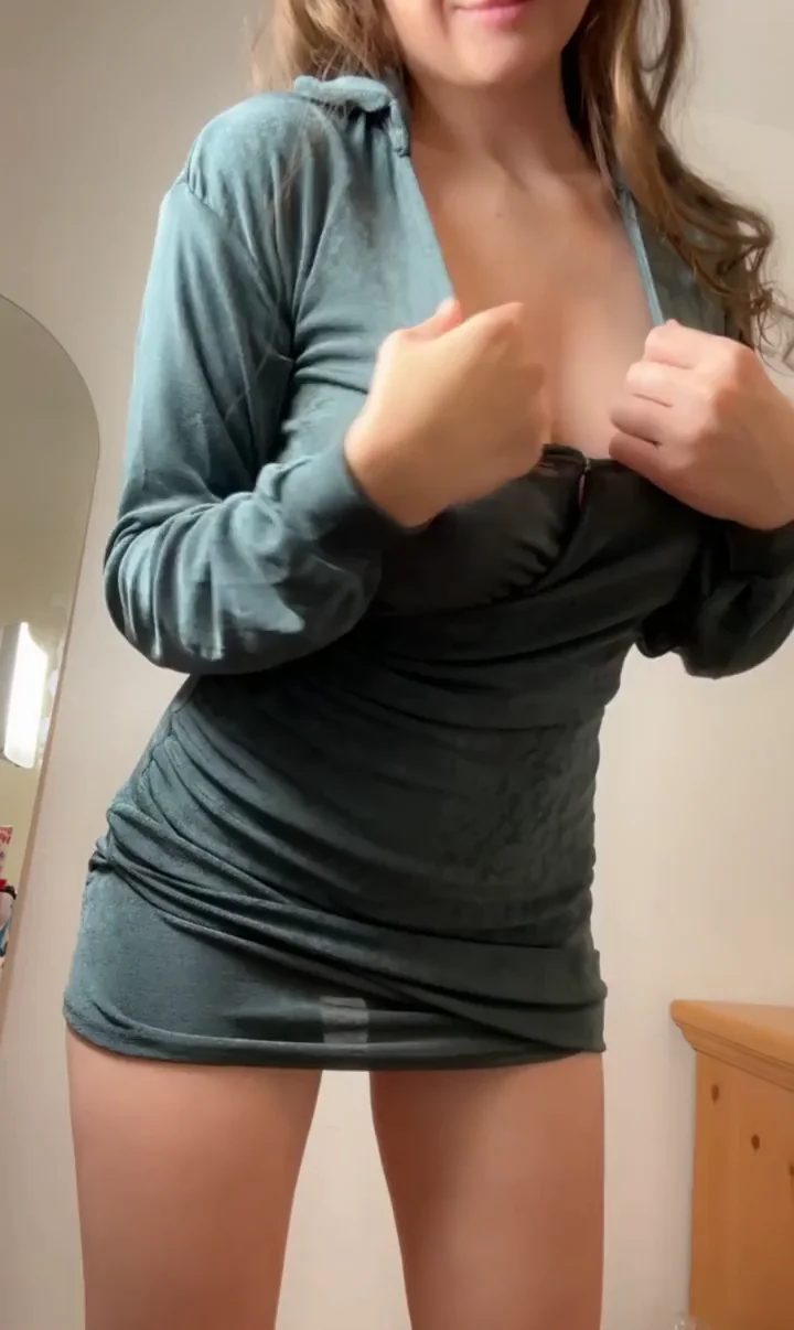 I don't let boys see my tits on the first date, but Reddit is fair game ;)